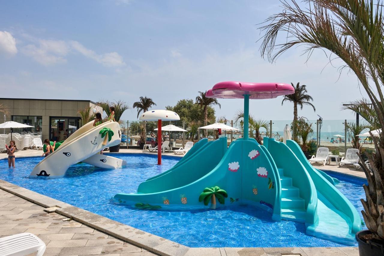Fineloft Sea View Apartment-Spa N Pools Beach Resort Năvodari Extérieur photo